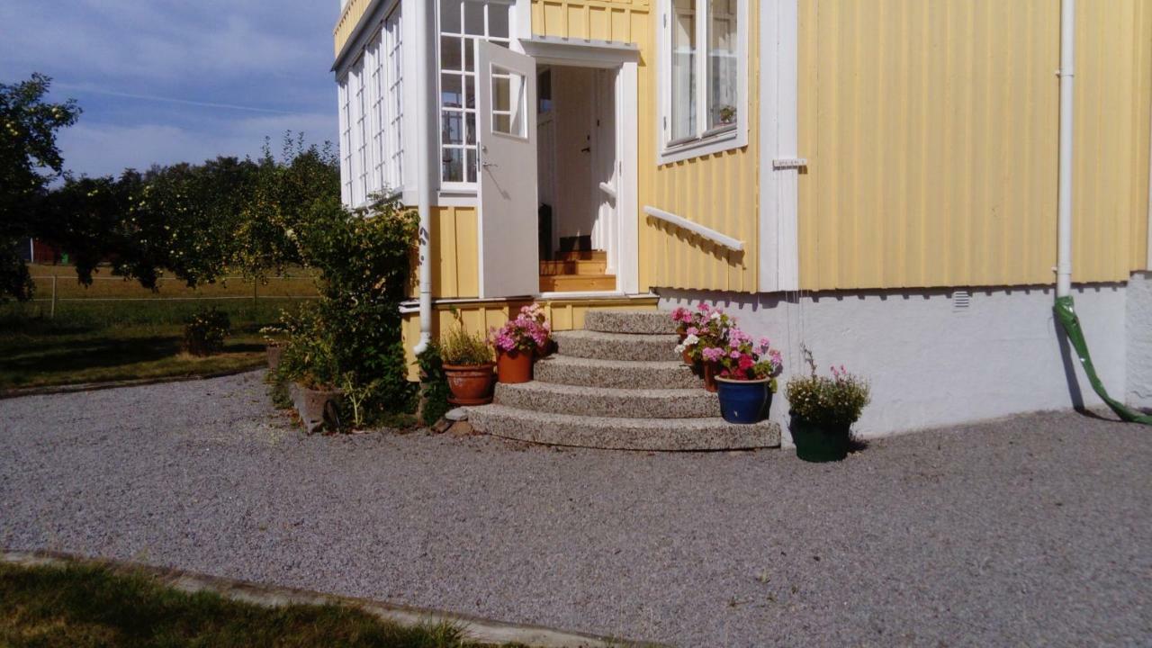 Charmig Villalagenhet 150 M Fran Vanerns Strand Mariestad Exterior photo